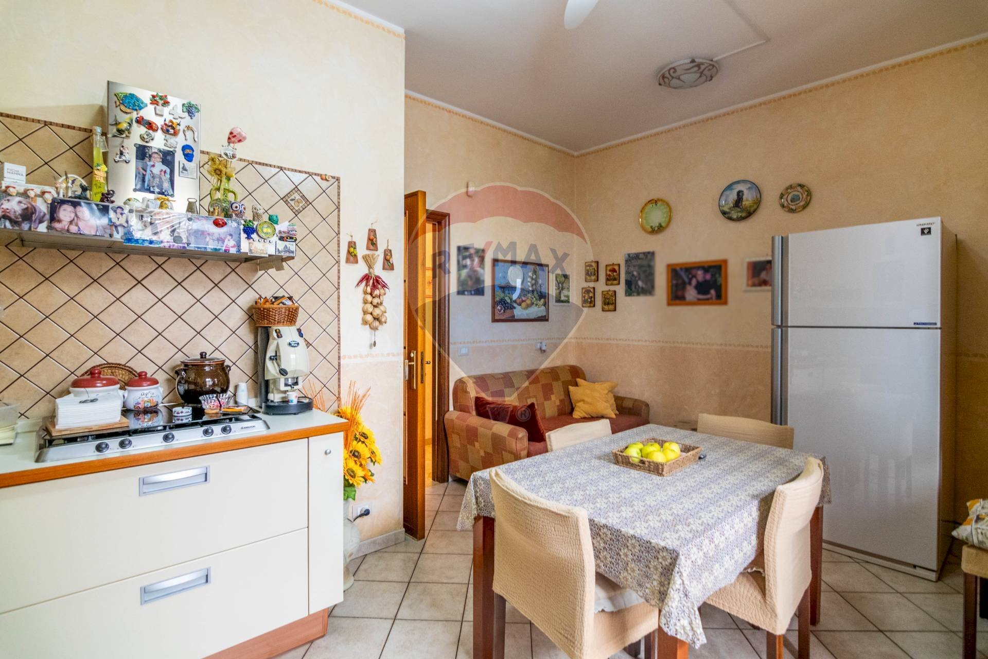 Sala da pranzo - Villa Bifamiliare via caramme
 
24, Valverde - foto 3