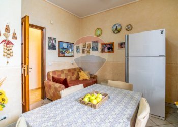 Sala da pranzo - Villa Bifamiliare via caramme
 
24, Valverde - foto 2