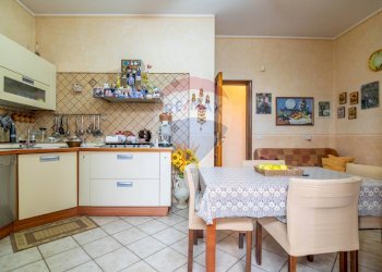 Cucina - Villa Bifamiliare via caramme
 
24, Valverde - foto 4