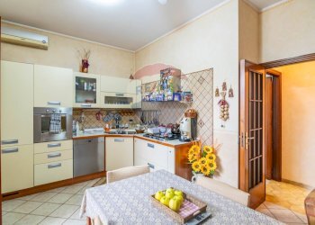 Cucina - Villa Bifamiliare via caramme
 
24, Valverde - foto 5