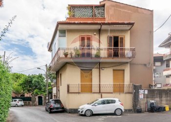 Edificio all\'aperto - Villa Bifamiliare via caramme
 
24, Valverde - foto 42