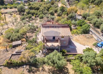 Casa all\'aperto - Villa C.da Iazzo Vecchia Strada Serafica
 
5, Santa Maria di Licodia - foto 32