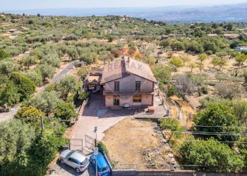 Casa all\'aperto - Villa C.da Iazzo Vecchia Strada Serafica
 
5, Santa Maria di Licodia - foto 35
