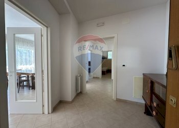 Hall / corridoio - Trilocale Viale Duca degli Abruzzi
 
21, L'Aquila - foto 2