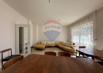 Sala da pranzo - Trilocale Viale Duca degli Abruzzi
 
21, L'Aquila - foto 5