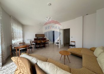 Sala da pranzo - Trilocale Viale Duca degli Abruzzi
 
21, L'Aquila - foto 6