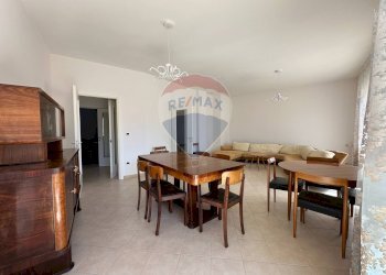 Sala da pranzo - Trilocale Viale Duca degli Abruzzi
 
21, L'Aquila - foto 9