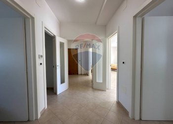 Hall / corridoio - Trilocale Viale Duca degli Abruzzi
 
21, L'Aquila - foto 10