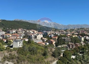 Vista delle montagne - Trilocale Viale Duca degli Abruzzi
 
21, L'Aquila - foto 15