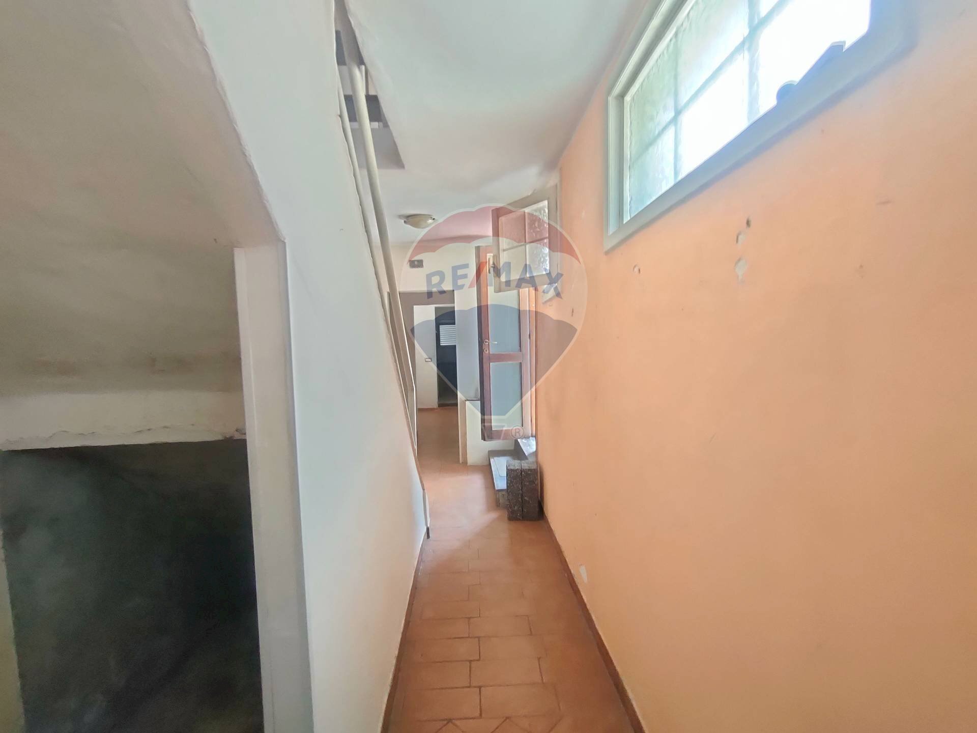 Hall / corridoio - Casa semi indipendente VIa Don Panfilo Caracciolo
 
2, Bussi sul Tirino - foto 2