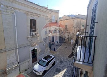 Edificio all\'aperto - Casa indipendente via gulfi
 
7, Chiaramonte Gulfi - foto 24