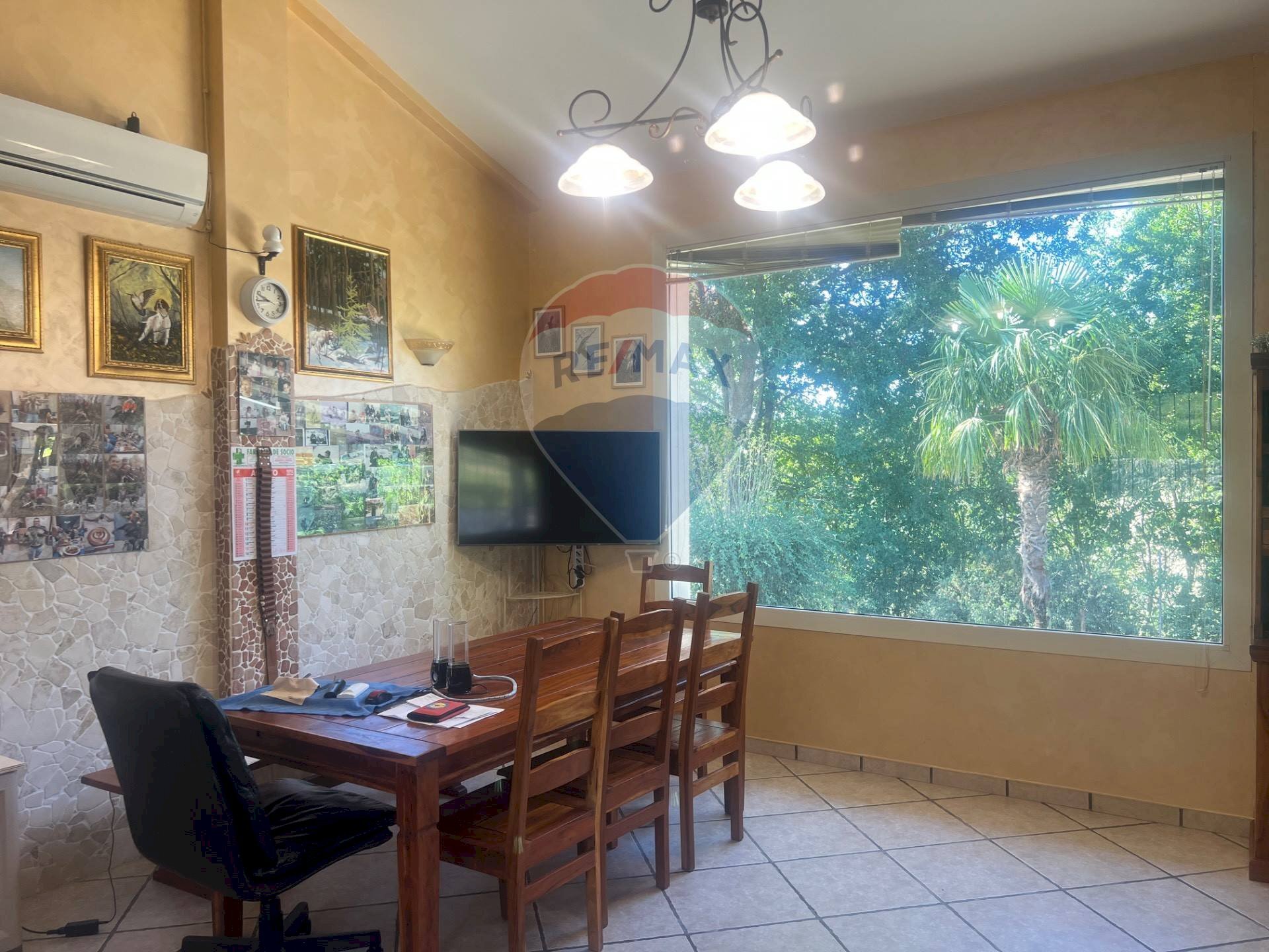 Sala da pranzo - Villa C.da Lazzarice
 
snc, Toro - photo 1