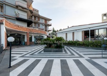 Foto 1 - Locale Commerciale Piazza Roma
11, Santa Venerina - foto 1