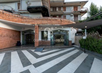 Foto 2 - Locale Commerciale Piazza Roma
11, Santa Venerina - foto 2