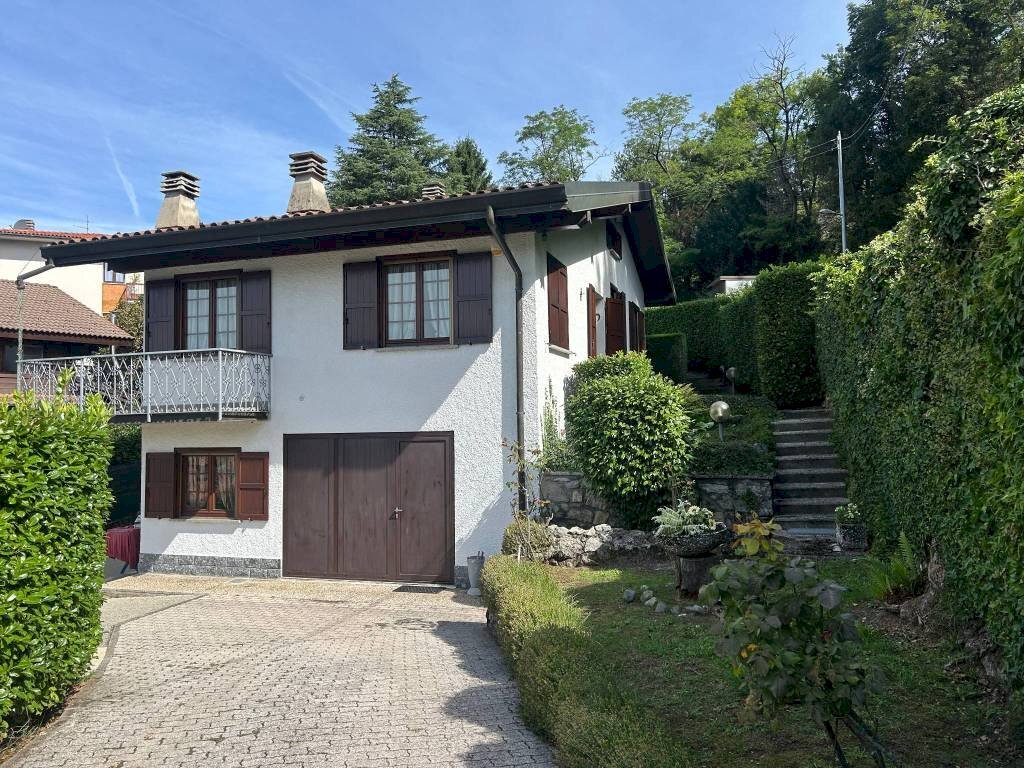 Facciata - Villa via San Abbondio, Cunardo - foto 2