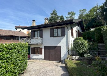 Facciata - Villa via San Abbondio, Cunardo - foto 1