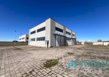 Foto 1 - Locale Commerciale via Milano, Cerano - foto 1