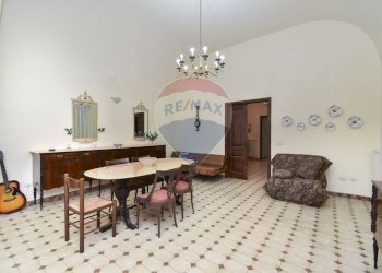 Sala da pranzo - Casa indipendente via Diana
 
20, Fiumefreddo di Sicilia - foto 5