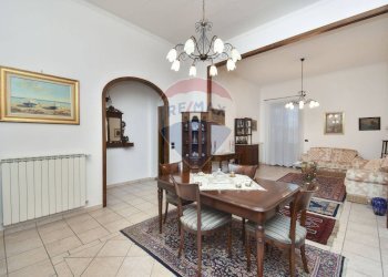 Sala da pranzo - Casa indipendente via Diana
 
20, Fiumefreddo di Sicilia - foto 17