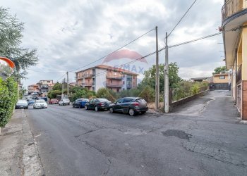 Edificio all\'aperto - Villa VIA SALVATORE GIUFFRIDA
 
15, Mascalucia - foto 2