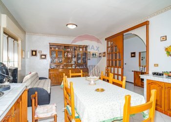 Sala da pranzo - Quadrilocale Via del Mandorlo
 
4, Misterbianco - foto 9