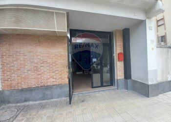 Edificio all\'aperto - Locale Commerciale Piazza Cattaneo
 
3, Caserta - foto 2