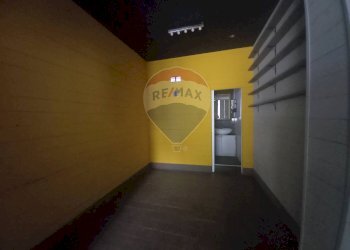 Stanza vuota - Locale Commerciale Piazza Cattaneo
 
3, Caserta - foto 6