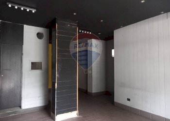 Ricezione / Lobby - Locale Commerciale Piazza Cattaneo
 
3, Caserta - foto 7