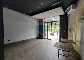 Stanza vuota - Locale Commerciale Piazza Cattaneo
 
3, Caserta - foto 9