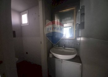 Bagno - Locale Commerciale Piazza Cattaneo
 
3, Caserta - foto 12