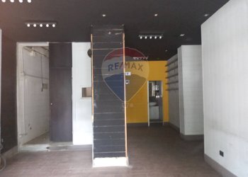 Ricezione / Lobby - Locale Commerciale Piazza Cattaneo
 
3, Caserta - foto 16