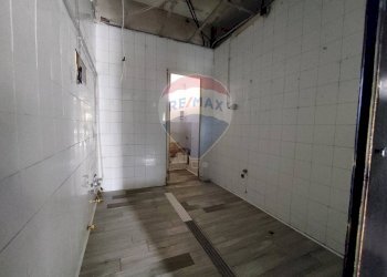 Stanza vuota - Locale Commerciale Piazza Cattaneo
 
3, Caserta - foto 18