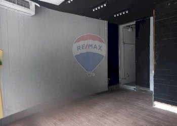 Stanza vuota - Locale Commerciale Piazza Cattaneo
 
3, Caserta - foto 8