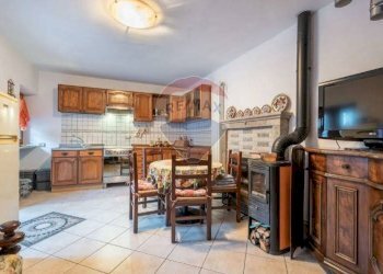 Sala da pranzo - Trilocale Via alle Alpi
 
1, Quarna Sotto - foto 3