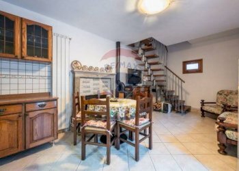 Sala da pranzo - Trilocale Via alle Alpi
 
1, Quarna Sotto - foto 6