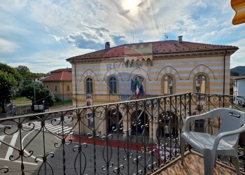 Balcone - Trilocale piazza vittorio veneto
 
47, Invorio - foto 1