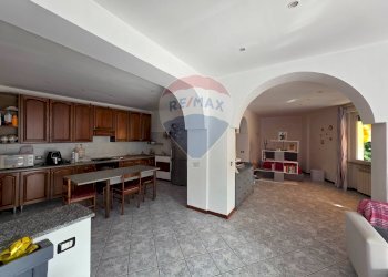 Sala da pranzo - Trilocale piazza vittorio veneto
 
47, Invorio - foto 7