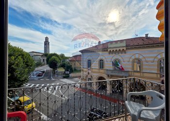 Balcone - Trilocale piazza vittorio veneto
 
47, Invorio - foto 21