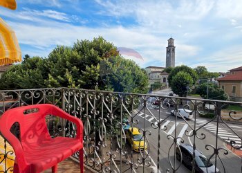 Balcone - Trilocale piazza vittorio veneto
 
47, Invorio - foto 22