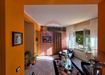 Soggiorno - Bilocale piazza vittorio veneto
 
47, Invorio - foto 2