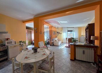 Sala da pranzo - Bilocale piazza vittorio veneto
 
47, Invorio - foto 3