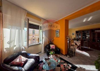 Soggiorno - Bilocale piazza vittorio veneto
 
47, Invorio - foto 6