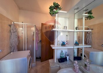 Bagno - Bilocale piazza vittorio veneto
 
47, Invorio - foto 14