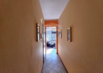 Hall / corridoio - Bilocale piazza vittorio veneto
 
47, Invorio - foto 15