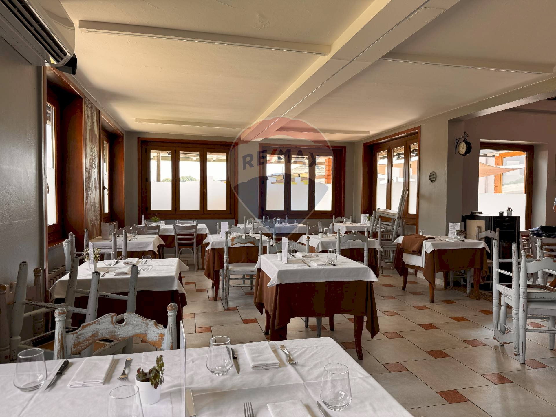 Sala da pranzo - Commercial Premises via per orio
 
46, Invorio - photo 1