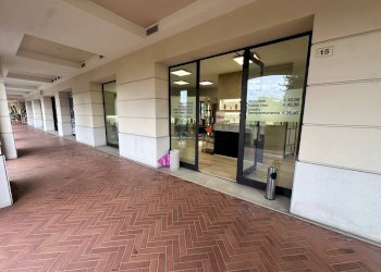 Foto 17 - Commercial Activity Via Principe Umberto
 
15, Adro - photo 17