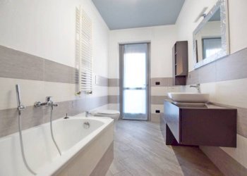 Bagno - Four-room apartment via Roma, 111, Pianfei - photo 15