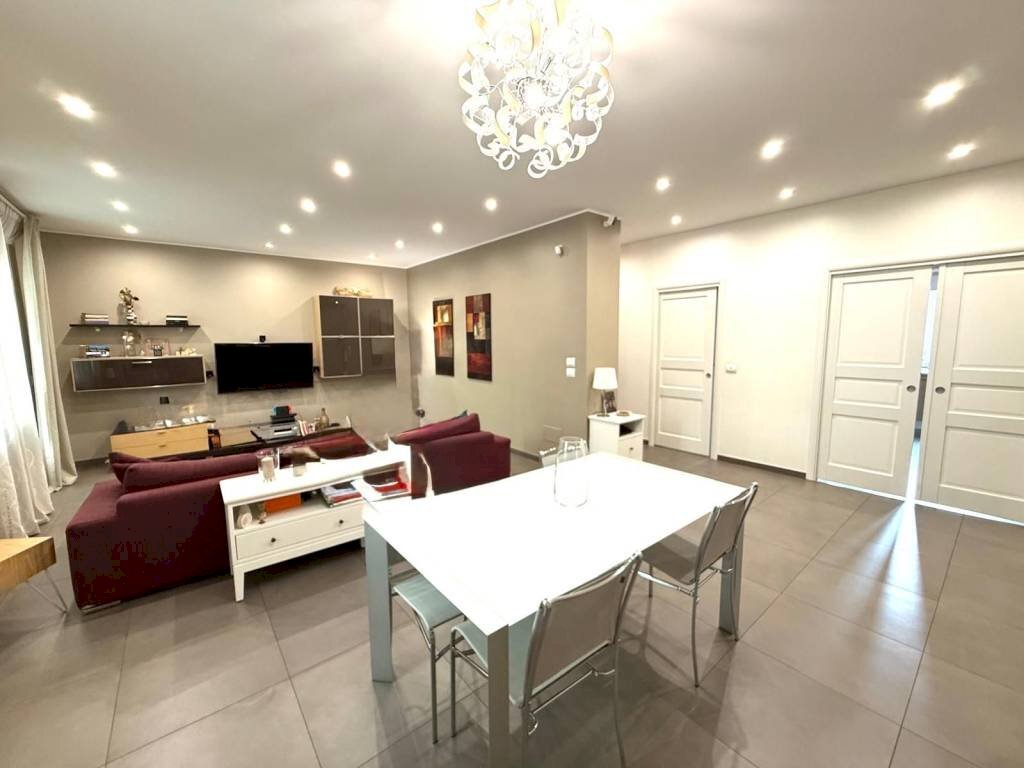 Salone - Appartamento via Tripoli, 115, Torino (zona Santa Rita) - foto 2