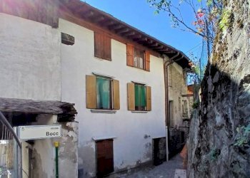 Facciata - Villa a Schiera via San Martino, 6, Castione Andevenno - foto 1