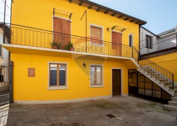 Independent house Via Giuseppe Mazzini, 14 
 Collepiano, Marone - photo 1